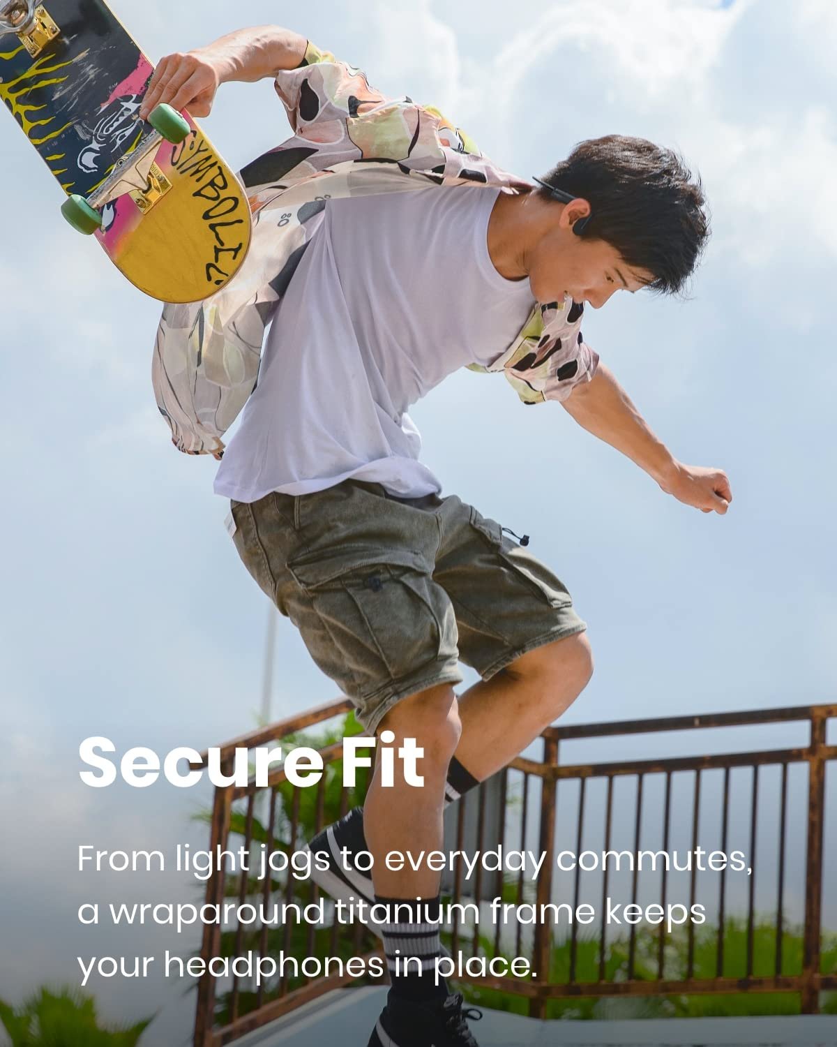 سماعات توصيل عظمي Shokz OpenMove هي الخيار الأمثل. تعتمد على تقنية التوصيل العظمي، حيث تبقى الأذنين مفتوحتين لتسمع ما حولك دون التضحية بجودة الصوت.